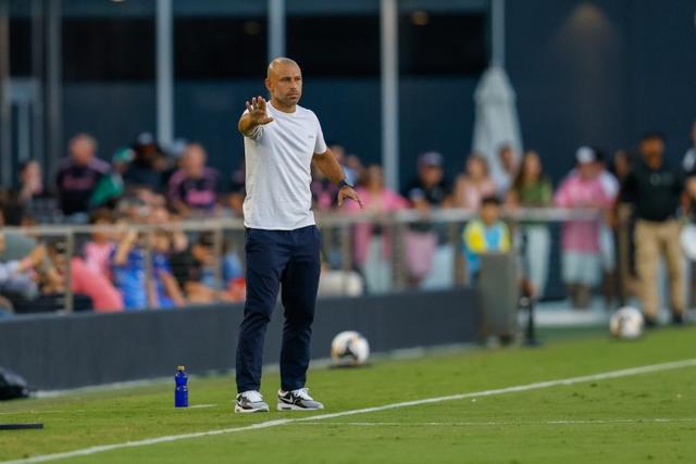 对阵夏洛特, 场表现得很