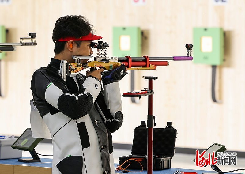 alt, 在男子, src alt, 在男子, src